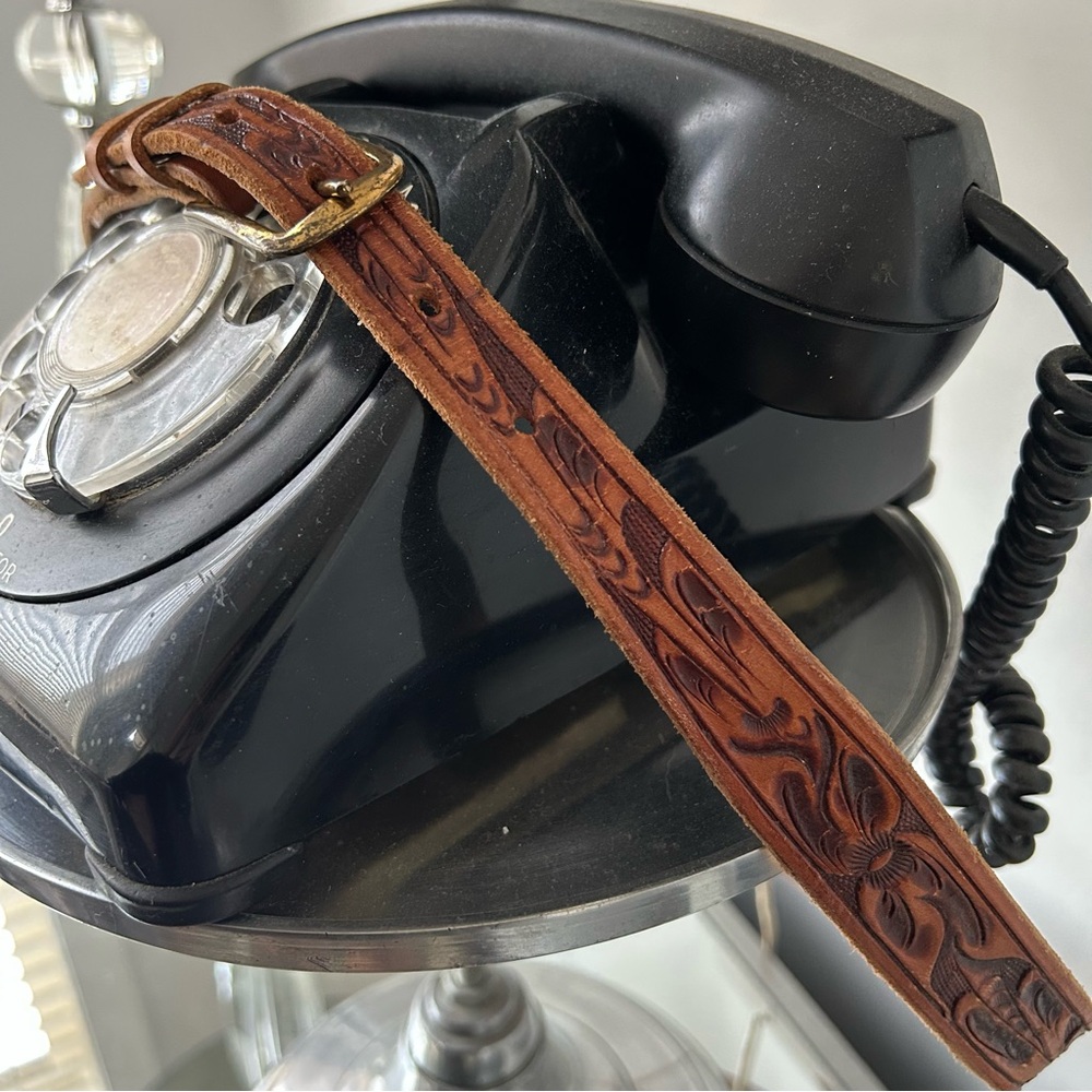 Genuine Leather Hand-carved Belt - Picture 4 of 7